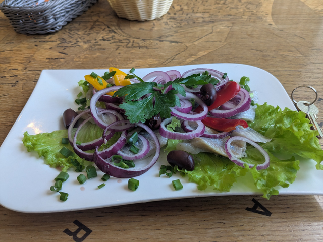 Der feine Matjessalat im Restaurant des Hotel Juras Brize Ventspils