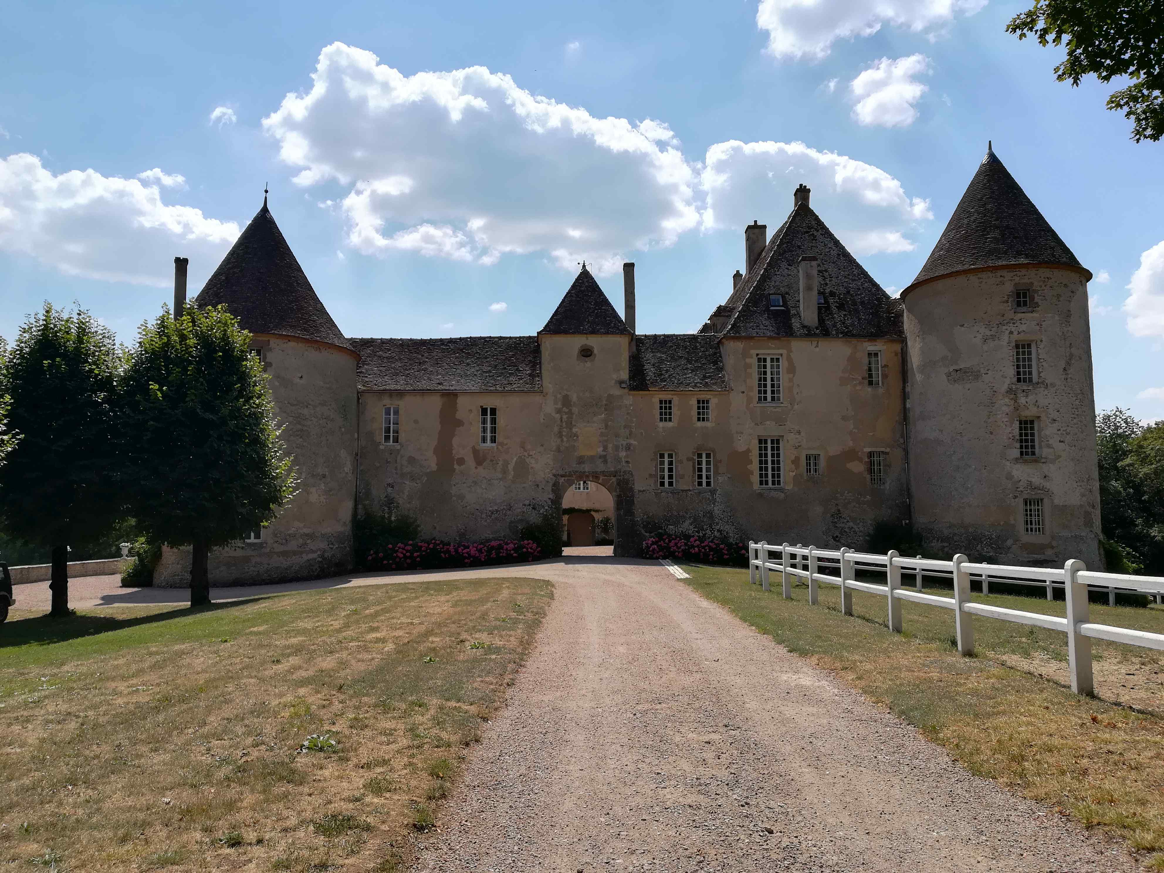 chateau-chitry-portal