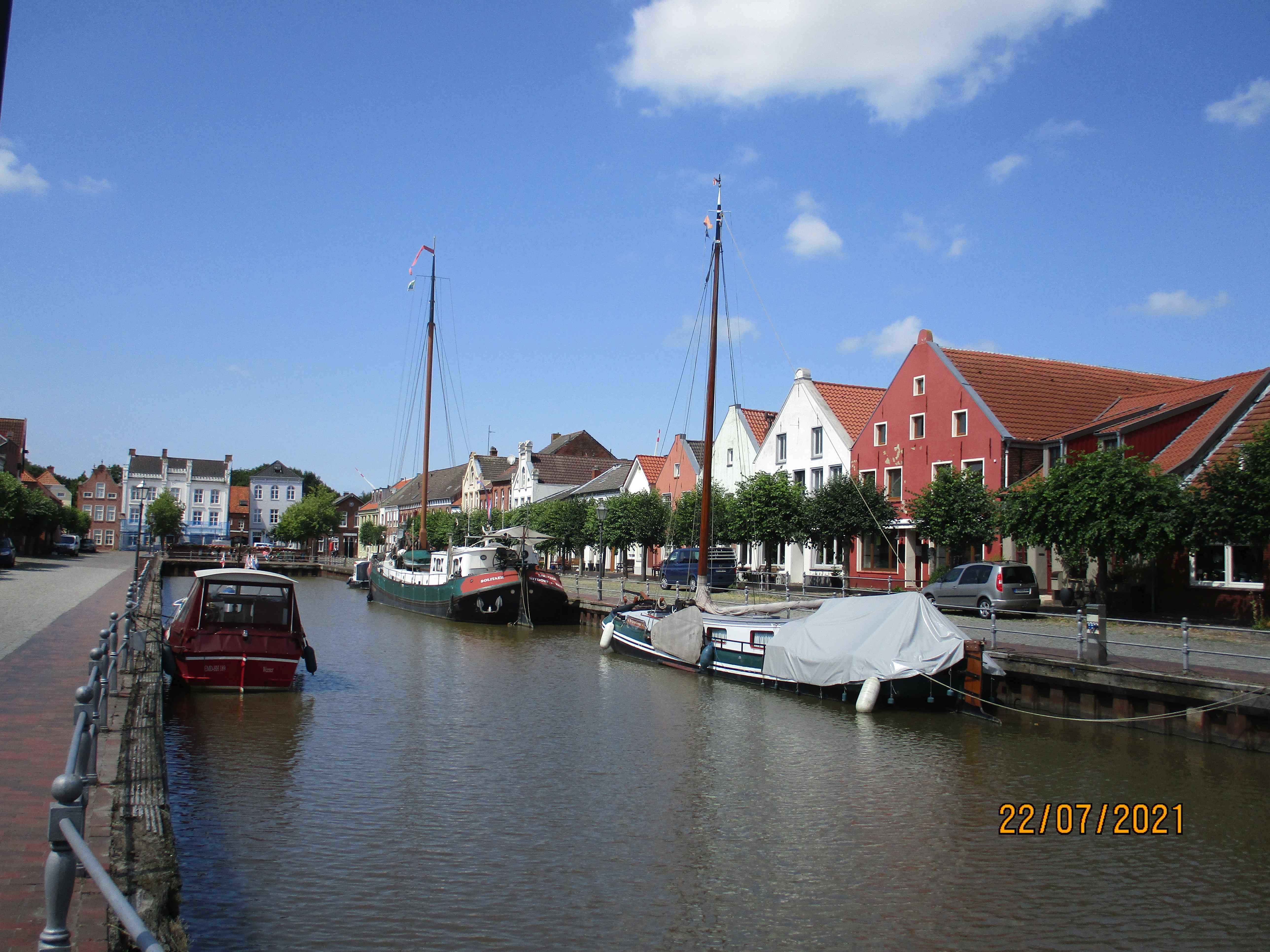 Emsradweg der hübsche alte Hafen in Weener