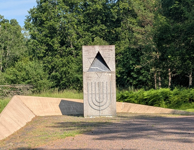 Klooga holokausti memoriaal