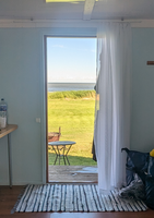 Radreise Baltikum Pärnu Lindi Holzhütte mit Meerblick