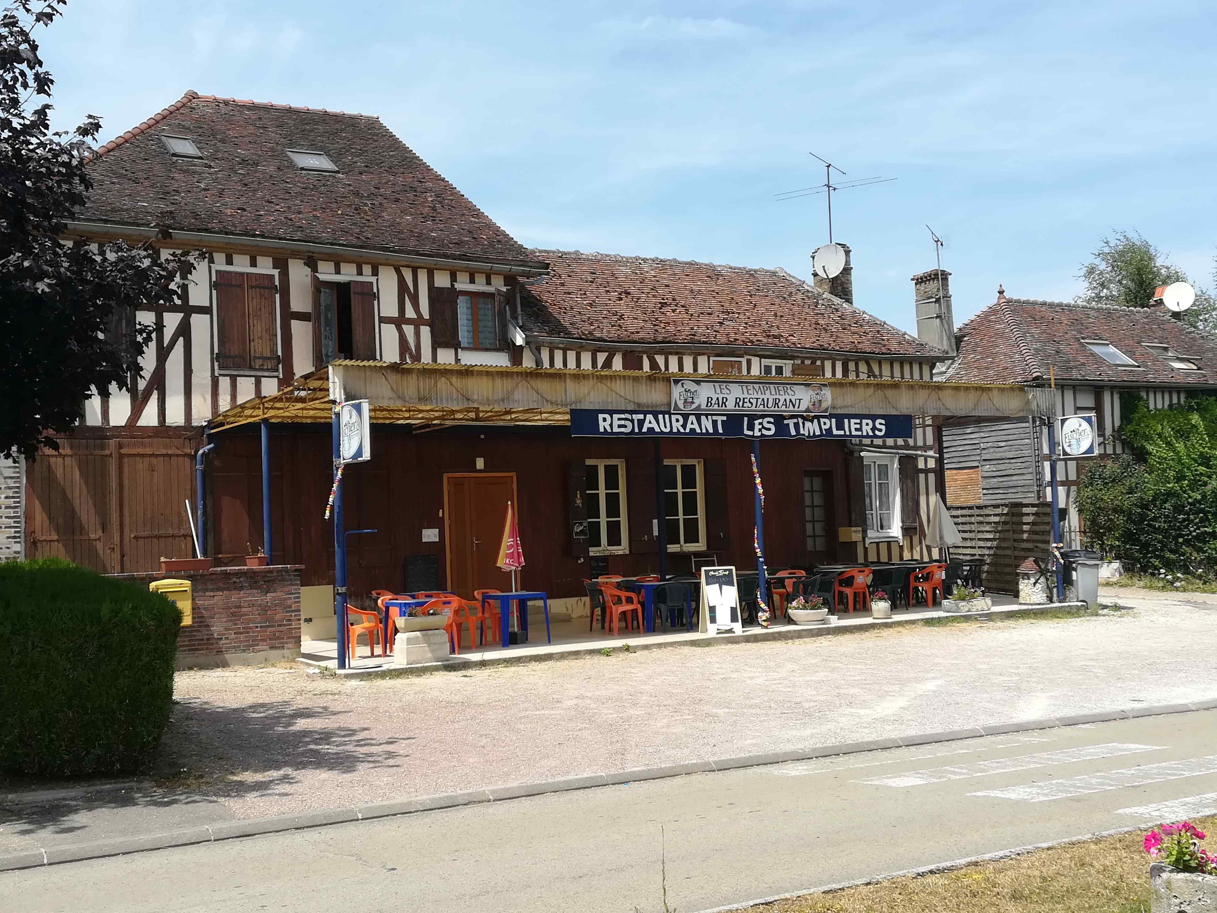 bar-resturant-les-templiers-Geraudot