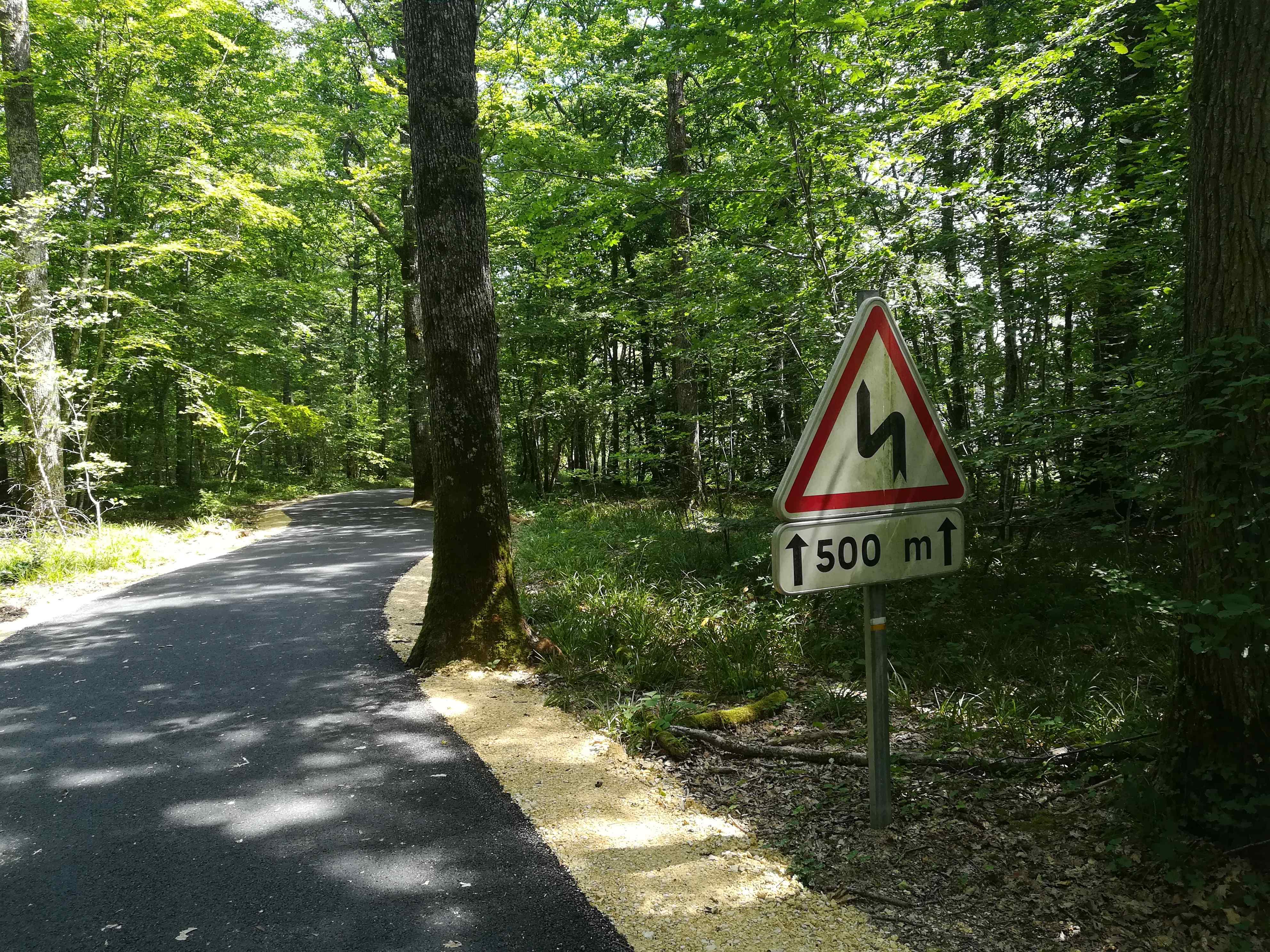 vorsicht-s-kurven-auf-dem-radweg